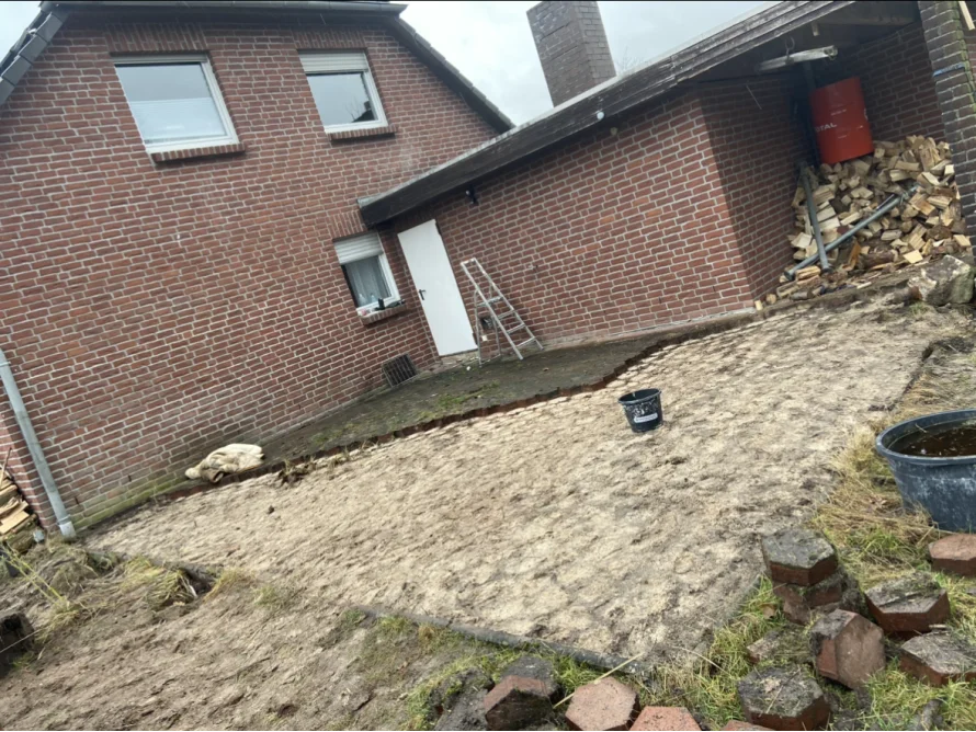 Pflasterarbeiten am Haus