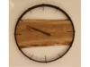Rustikale Uhr aus Holz und Metall