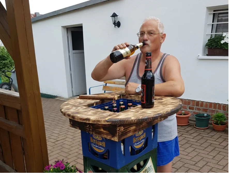 Stehtisch für Bierkästen