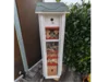 Ein großes Insektenhotel aus Holz