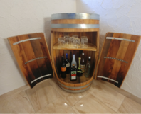 offener Barschrank aus Weinfass