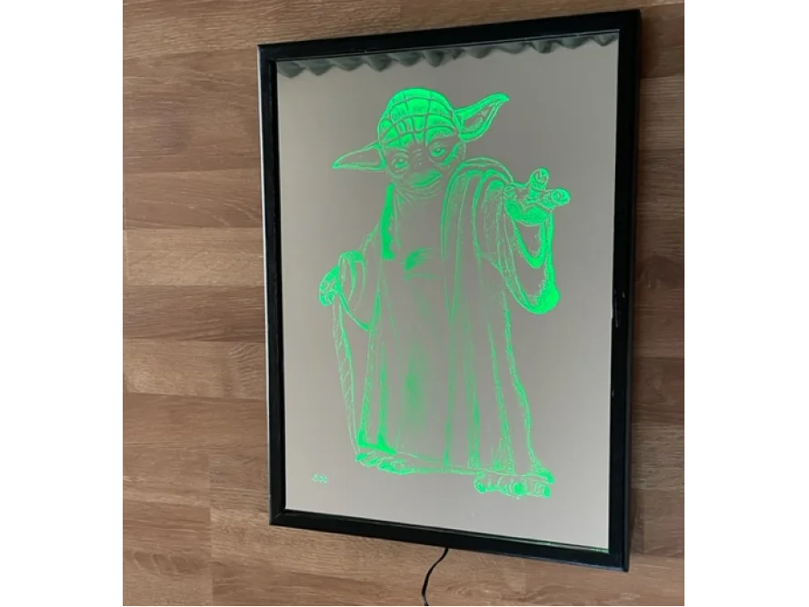 Grünes, beleuchtetes Bild von Yoda