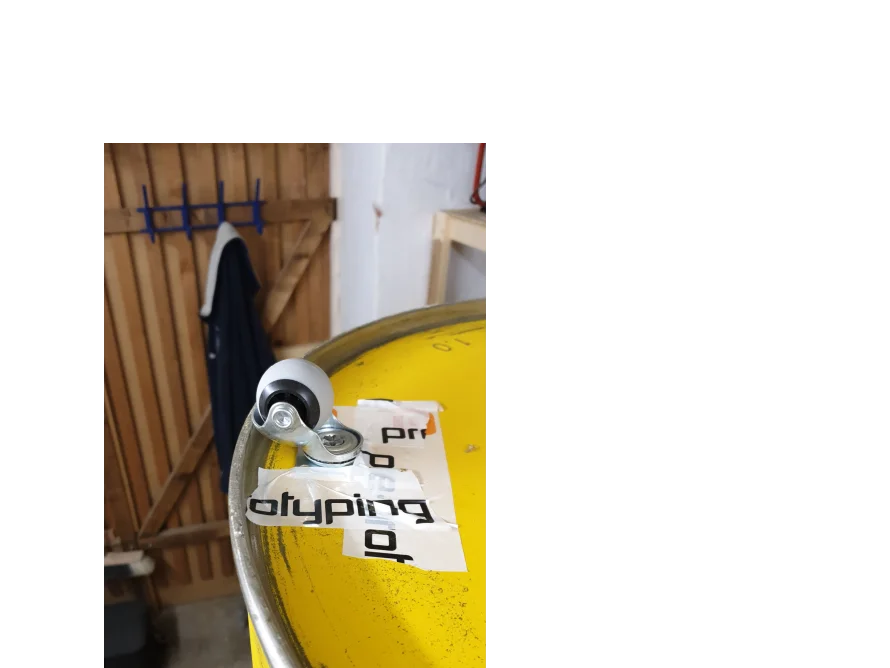 Gelber Behälter mit Rolle