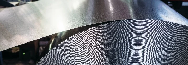 Gerollte Stahlblechrolle in einer Fabrik