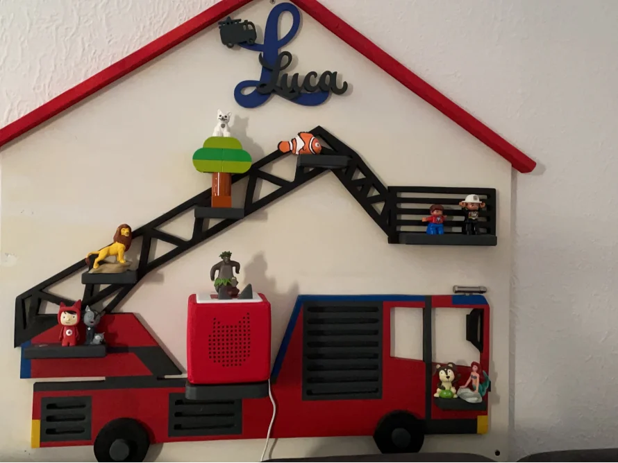 Feuerwehrregal mit Spielzeug