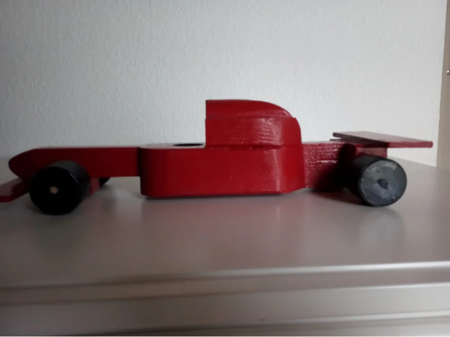 Rotes Spielzeugauto