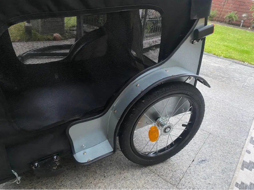 Fahrradanhänger mit Fenster