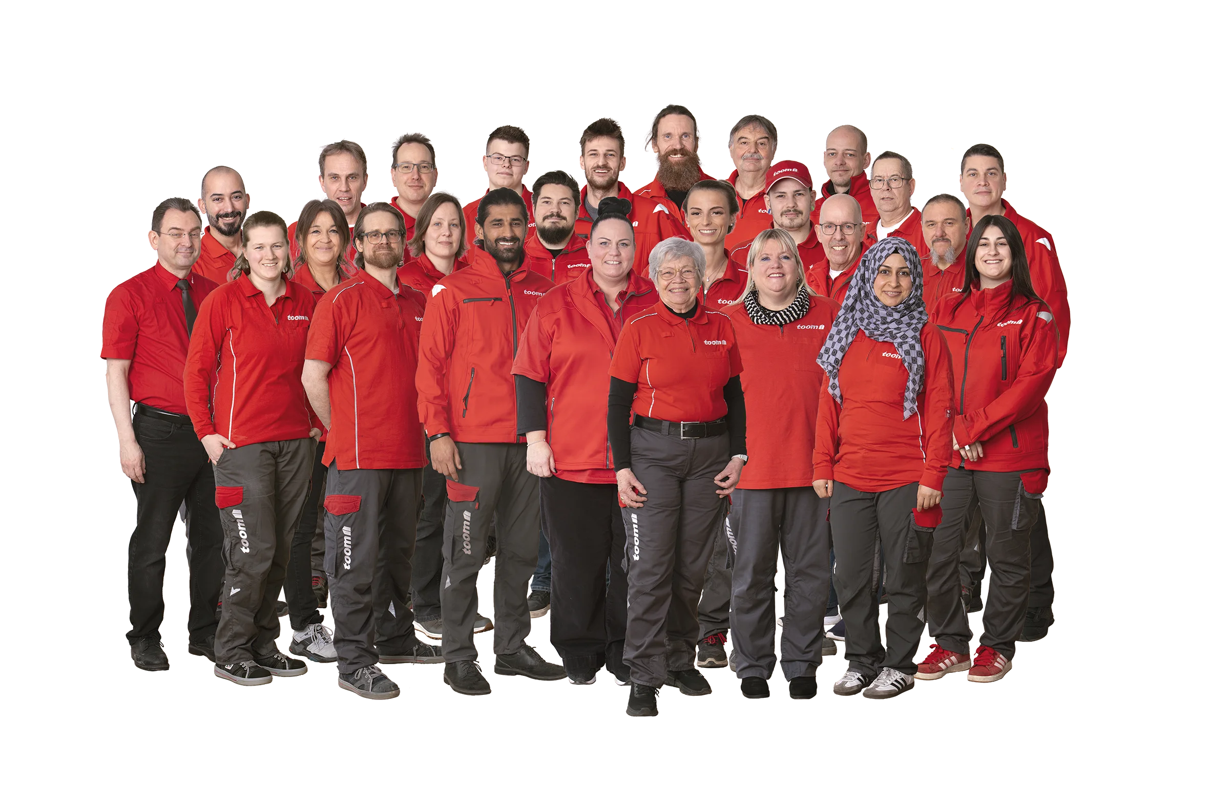Gruppenfoto eines diversen Teams in roter Arbeitskleidung.