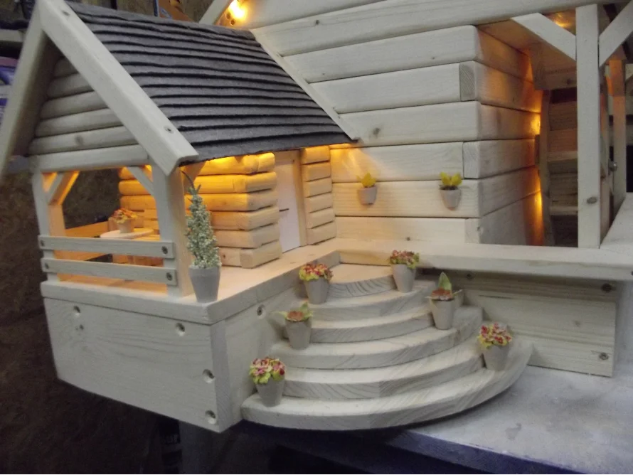 Holzhaus Modell mit Beleuchtung