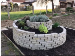 Spirales Hochbeet aus Stein