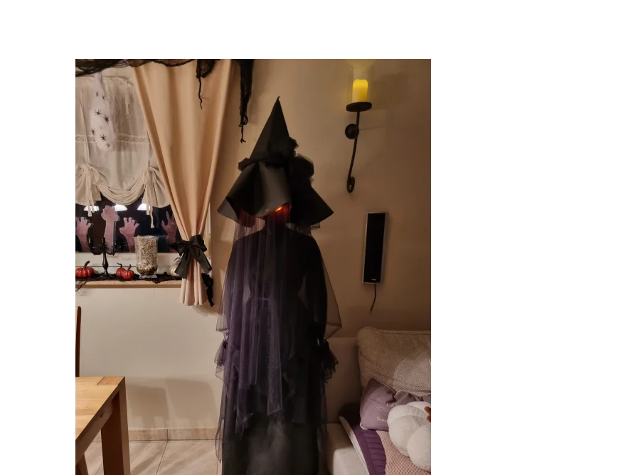 Halloweendekoration Hexe von hinten