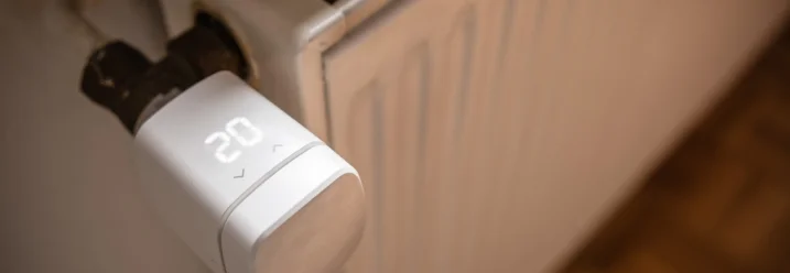 Digitales Thermostat an Heizung