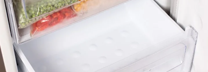 Gefrierschrank Schublade mit gefrorenem Gemüse