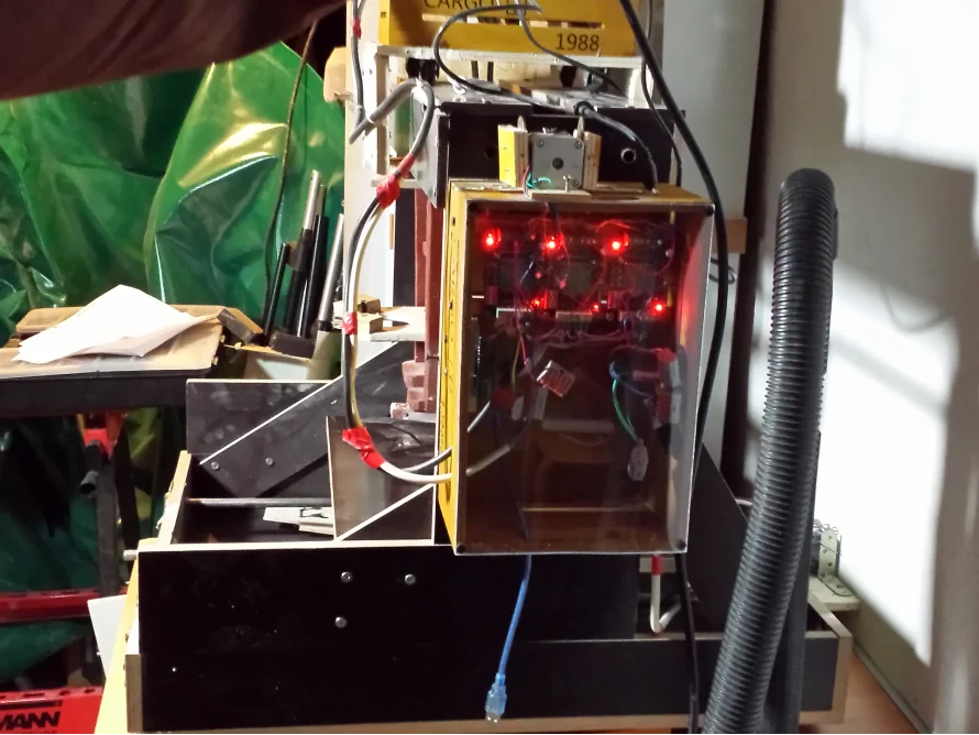 Elektronisches Gerät mit leuchtenden LEDs