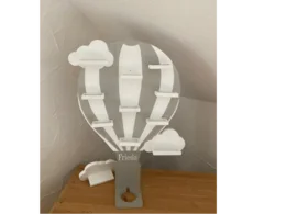 Wandregal in Form eines Heißluftballons