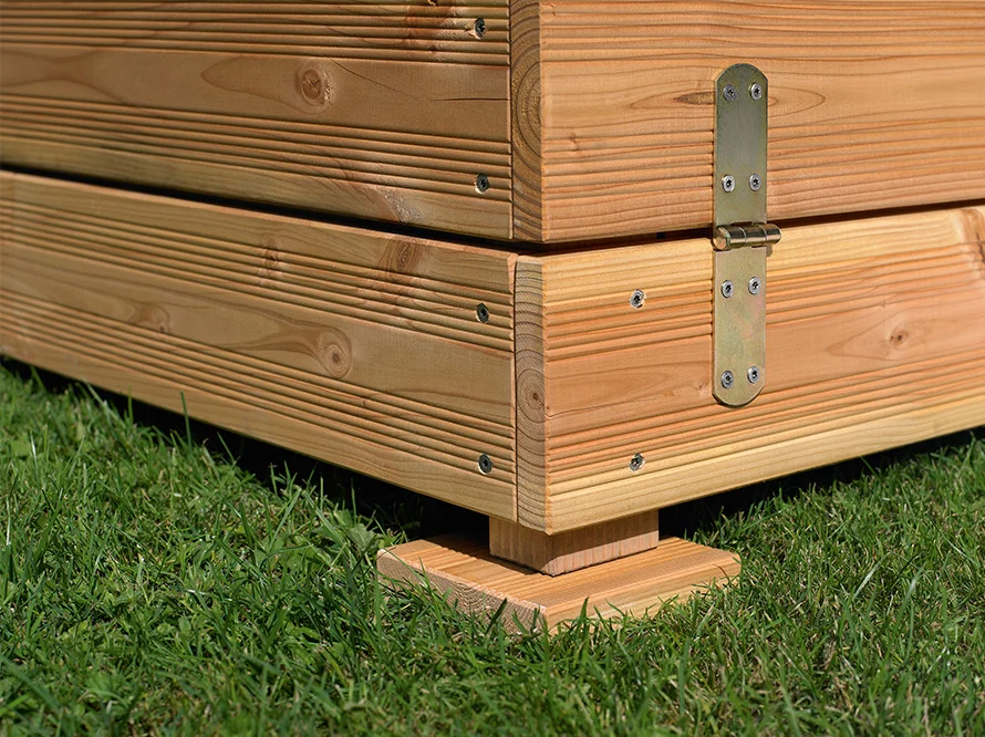 Holzrahmen auf Rasen