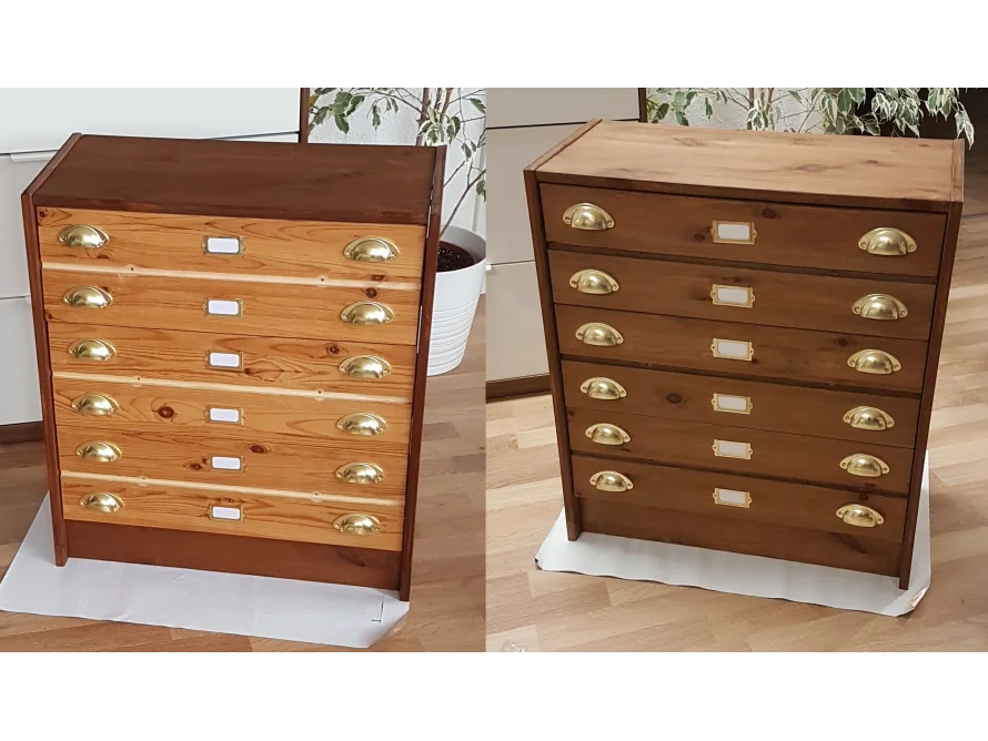 Zwei Ansichten einer Kommode mit sechs Schubladen