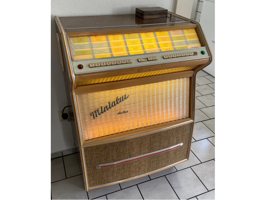 Alte Musikbox mit Beleuchtung