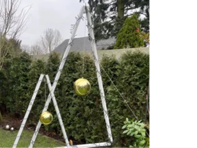 Weihnachtsdekoration im Garten