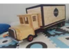 Spielzeuglastwagen aus Holz