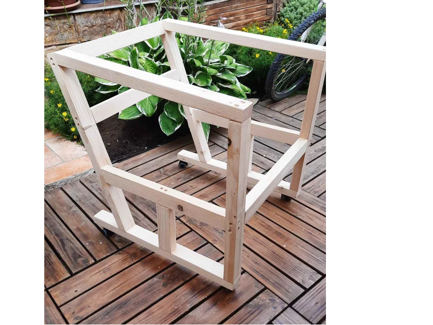 Holzrahmen auf Rollen