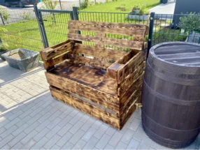Rustikale Gartenbank aus Palettenholz
