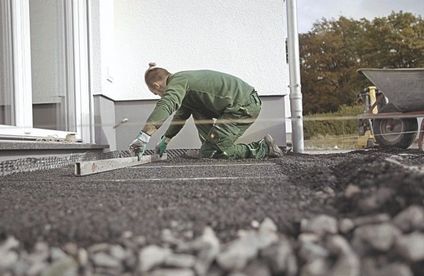 RT Terrasse anlegen Tragschicht 20 51 717x467 Tragschicht für Terrasse wird angelegt