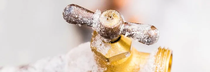 Zugefrorener Wasserhahn