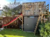 Spielhaus mit Rutsche