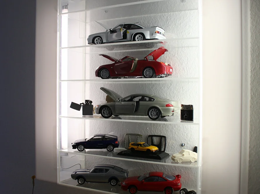 Vitrine mit Modellautos
