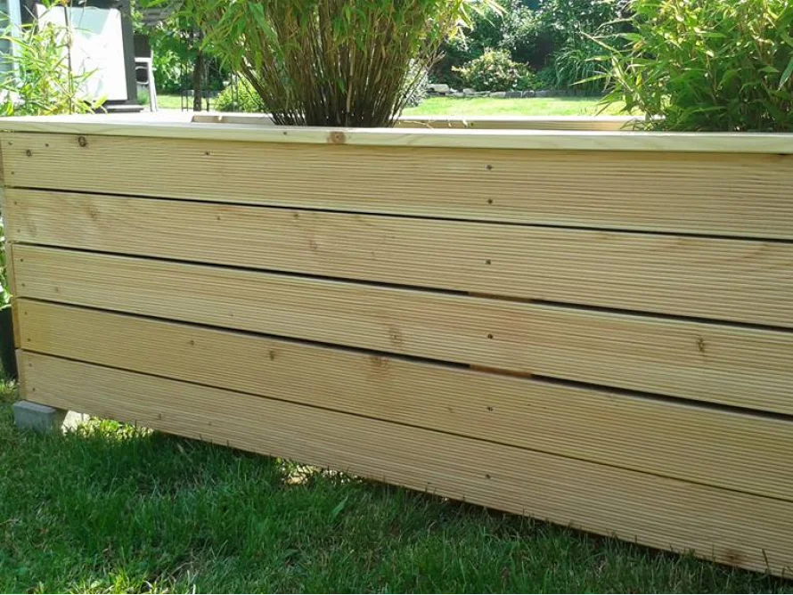 Hölzerner Blumenkasten