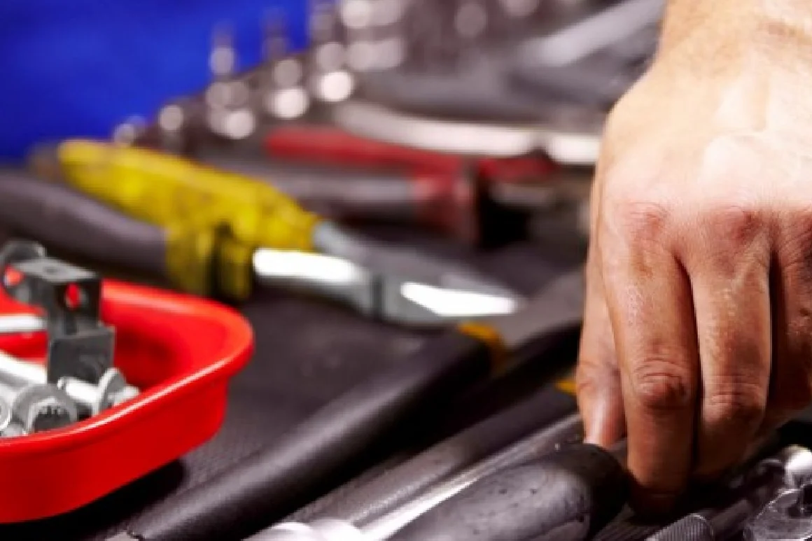 Werkzeugkasten mit Schraubenzieher