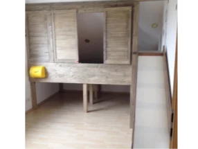 Hochbett aus Holz mit Rutsche
