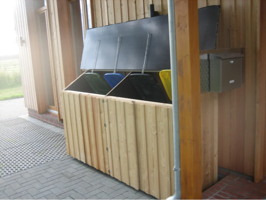 Holzverkleidung für Mülltonnen