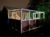 Unfertiges Gartenhaus bei Nacht