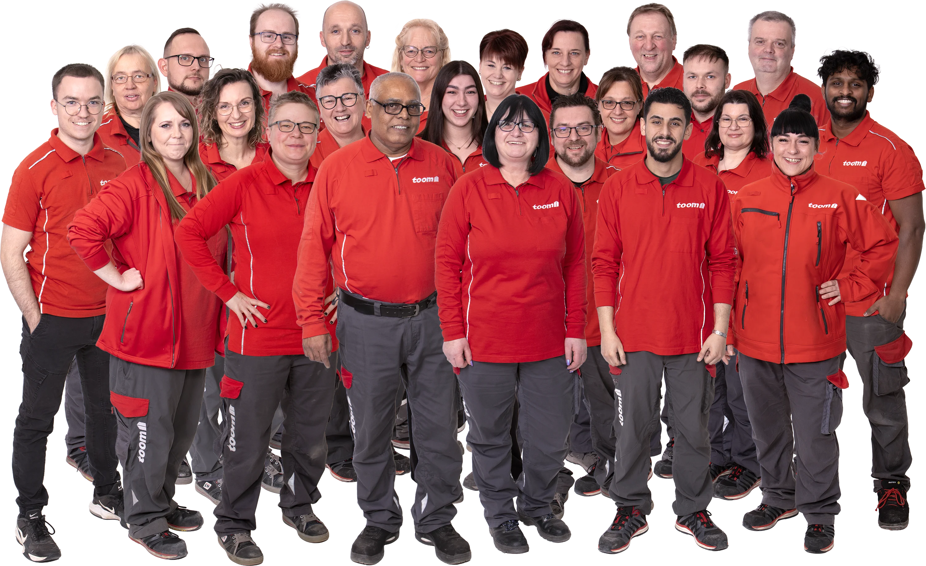 Gruppenfoto eines diversen Teams in roter und grauer Arbeitskleidung.