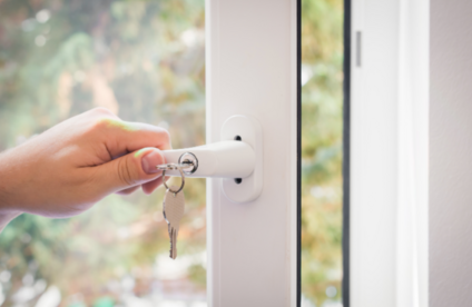 RT Sicherheit Zuhause Fenster schliessen 20 7 717x467 Fenster schließen