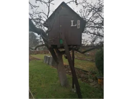 Ein Baumhaus im Garten