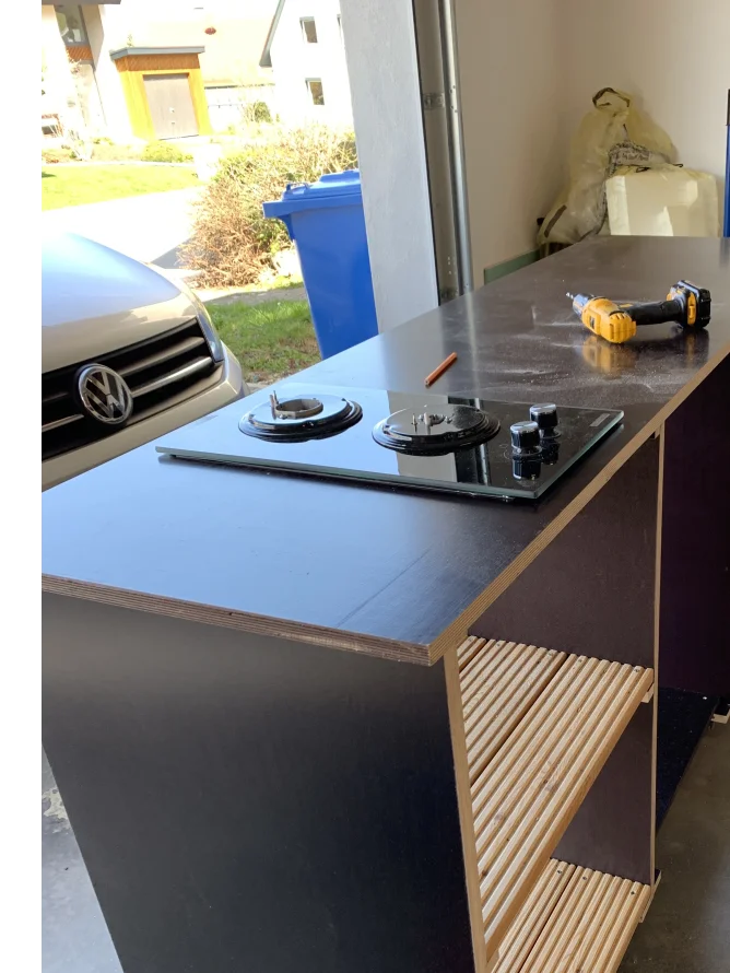 Einbau eines Kochfeldes mit Akkuschrauber