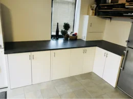 Küchenzeile im HWR-Raum