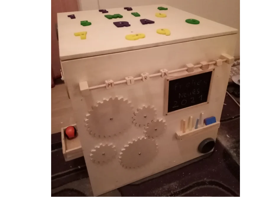 Ein selbstgebautes Busyboard aus Holz