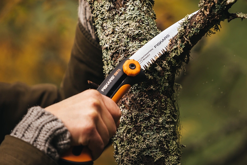 Astscheren und -sägen