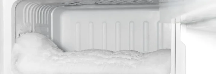 Vereister Gefrierschrank