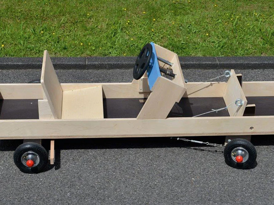 Unfertige Seifenkiste aus Holz