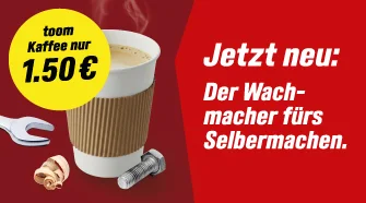 Ein Kaffeebecher als Wachmacher fürs Selbermachen, umgeben von Werkzeug.