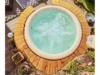 Whirlpool im Garten mit Holzterrasse