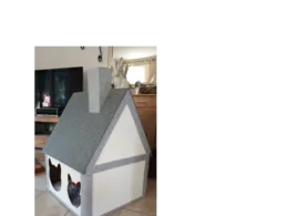 Katzenhaus in Form eines Hauses