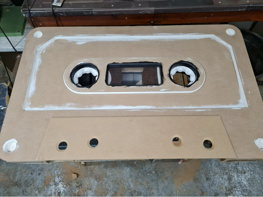 Tischplatte in Form einer Kassette