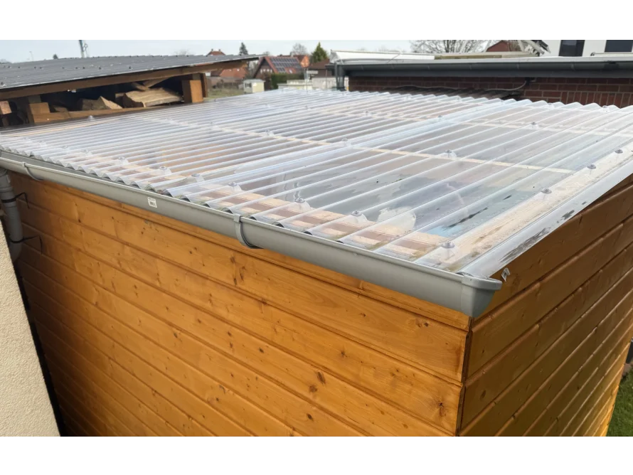 Gartenhaus mit durchsichtigem Dach