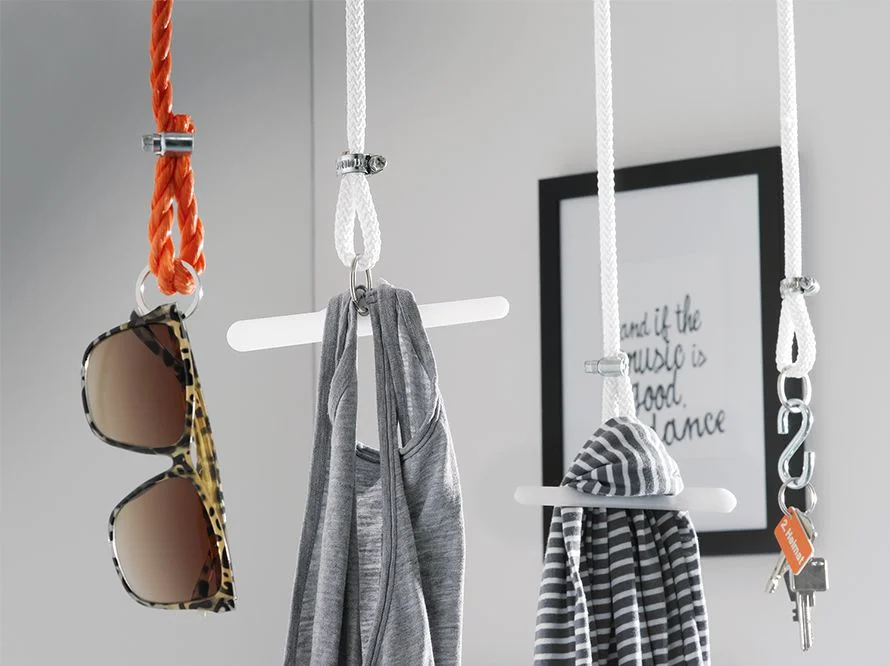 Kleiderhaken aus Seilen und Klemmen